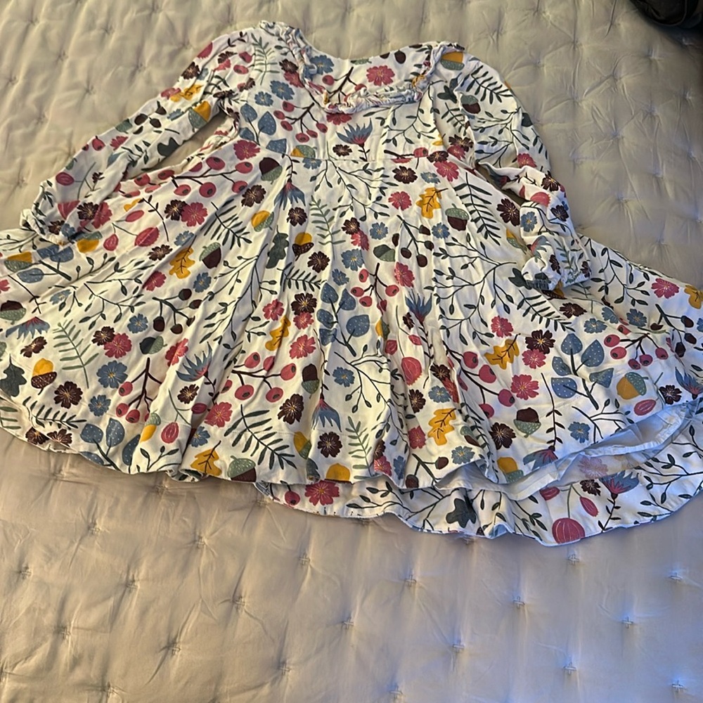 Beautiful floral Polarn O Pyret swing dress. Size 5-6
